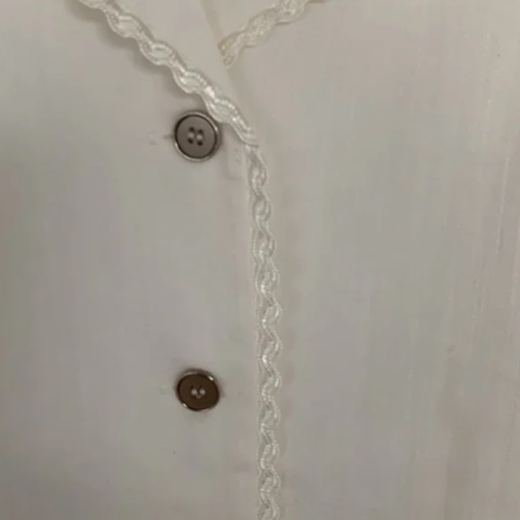 Simple Retro Button-Down Top with Fringe Collar, Size Medium - Picture 4 of 4